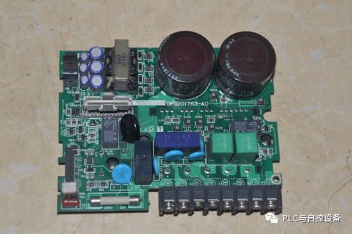 交流伺服驅(qū)動器硬件結(jié)構(gòu)解析 電源設(shè)備及核心模塊探秘